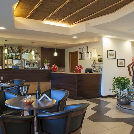 Отель Alle Querce Ristorante 4*